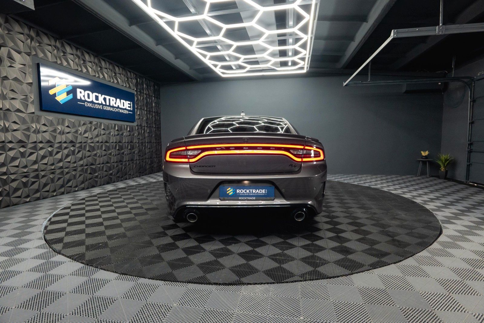 Fahrzeugabbildung Dodge Charger 5.7 V8 HEMI R/T KONG Night Performance