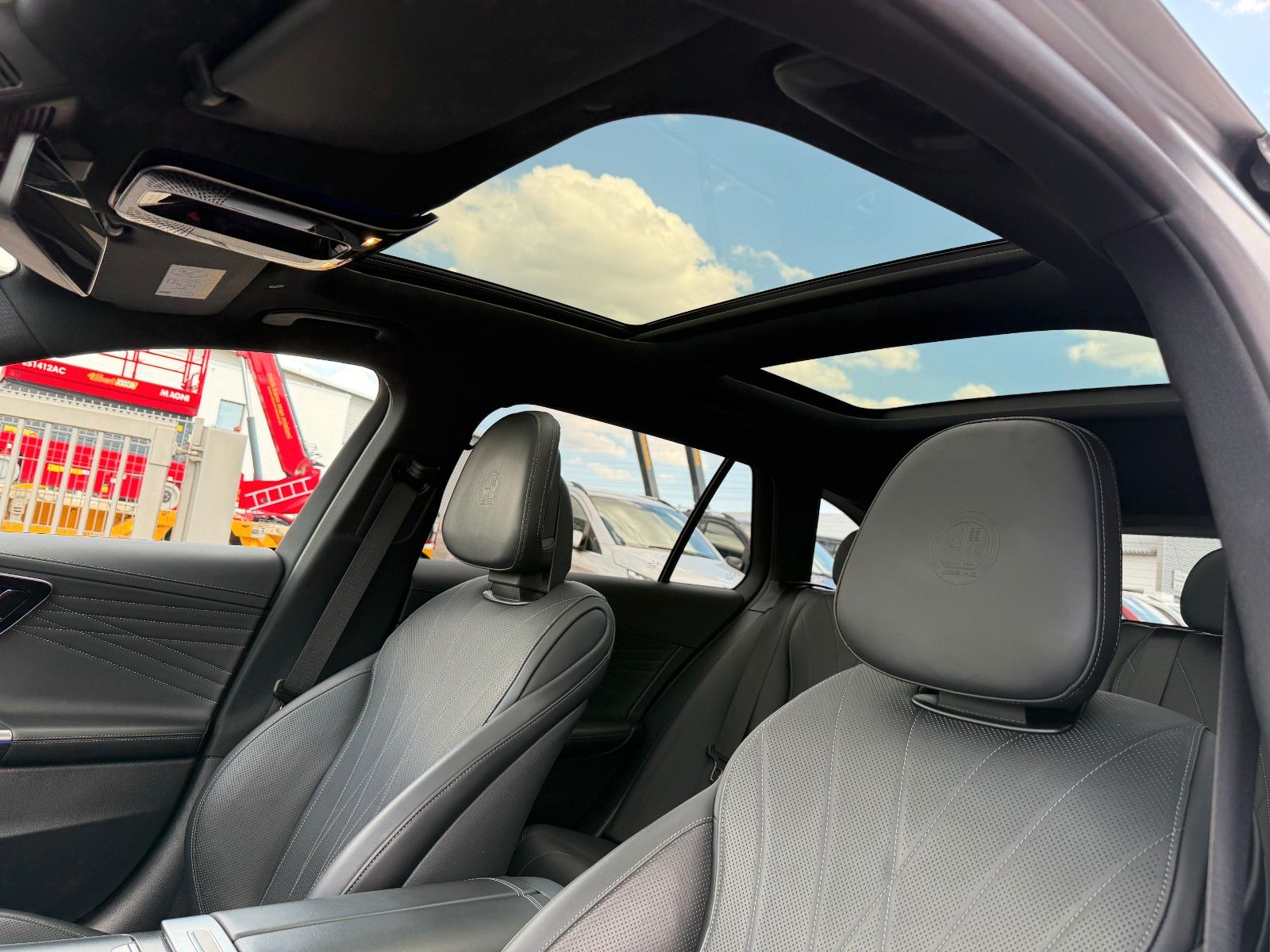 Fahrzeugabbildung Mercedes-Benz C 43 AMG T HUD+Pano+360°+StdH+Digital+Distr+20"