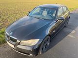 BMW 330i -KLIMA/PDC/M-Paket/Xenon/Tempomat - BMW 3er Reihe mit LPG-Antrieb