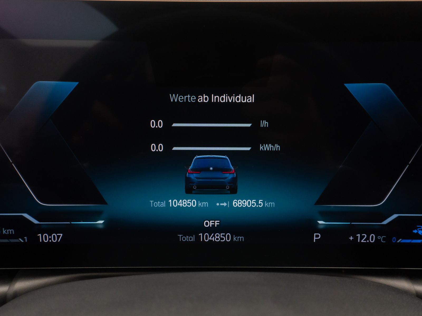 Fahrzeugabbildung BMW 330e HUD DAB HiFi CockPitPro PDC DrivingAssist