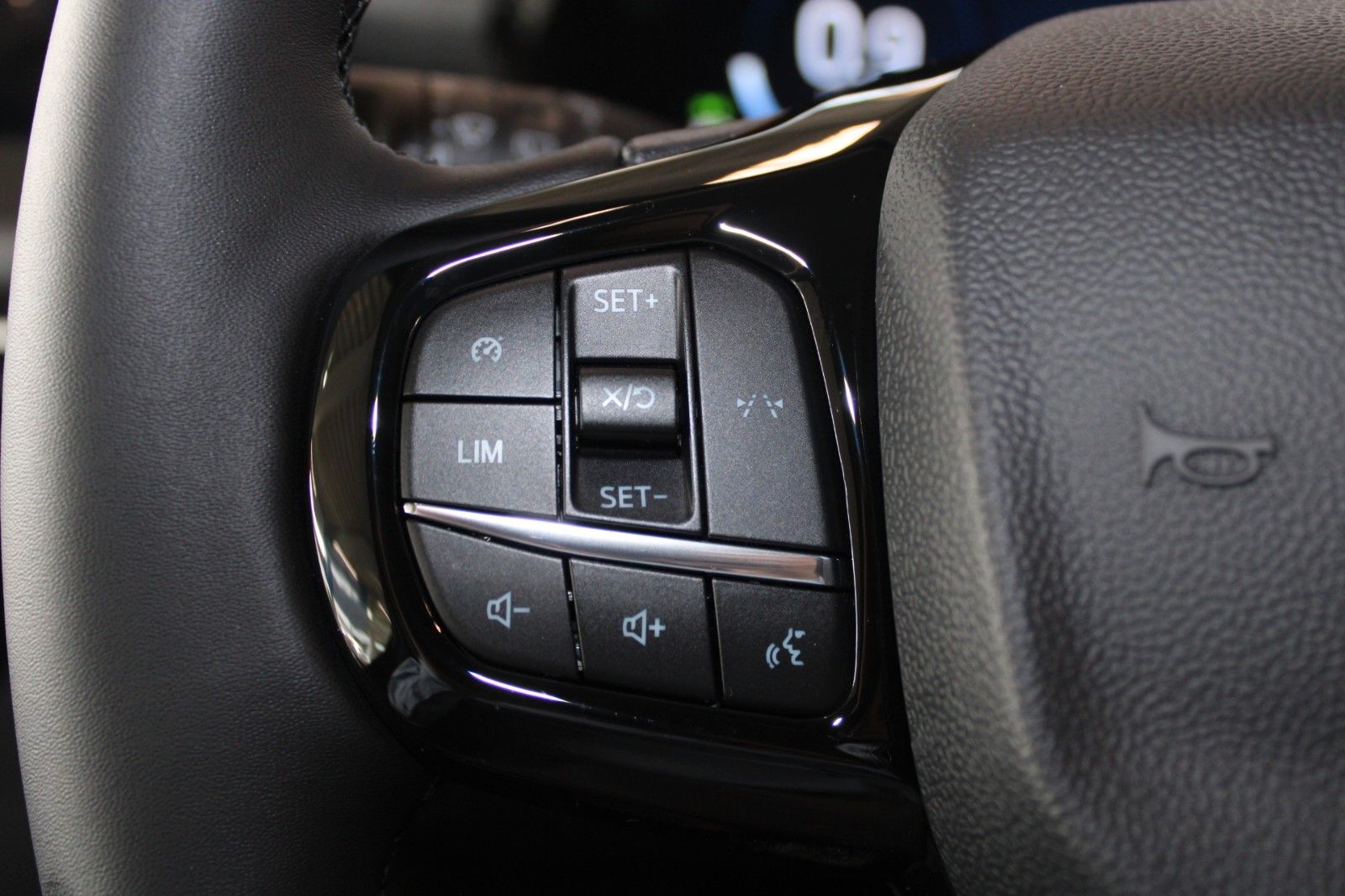 Fahrzeugabbildung Ford Tourneo Custom L1 TREND 8-Sitze LED NAVI CAM uvm