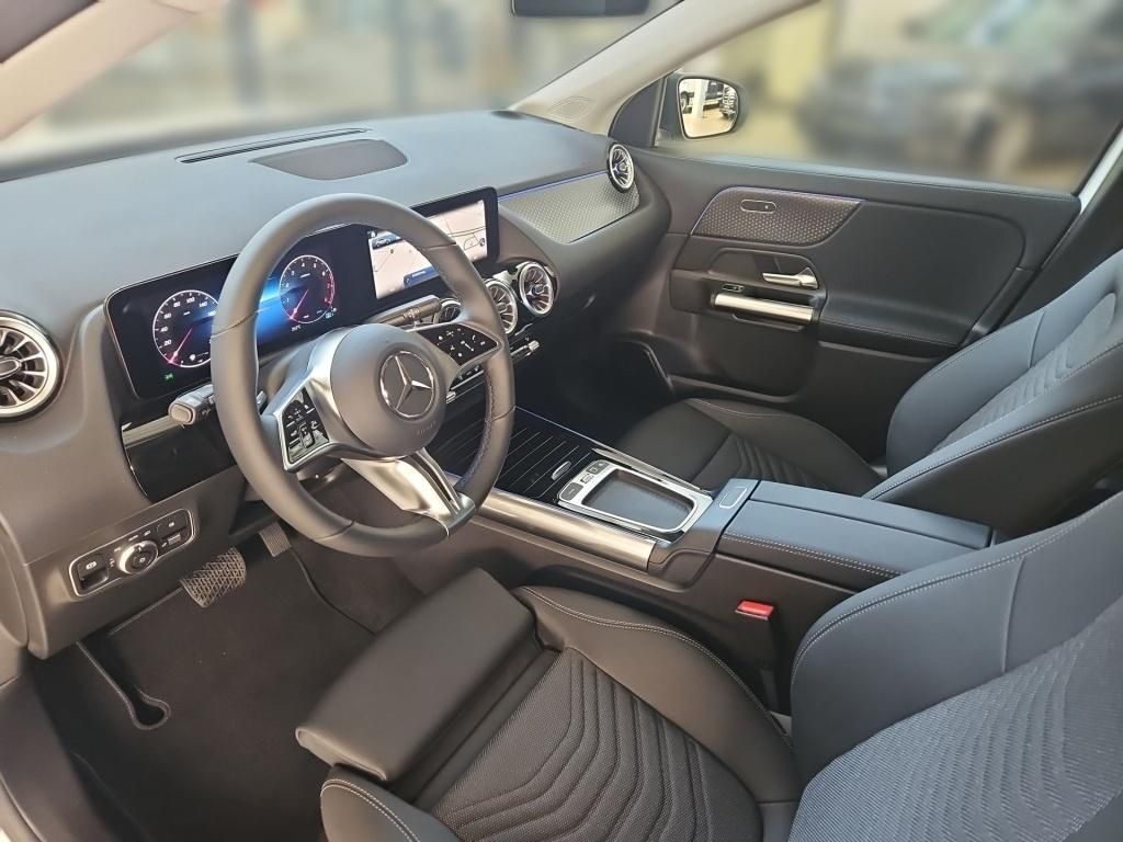 Fahrzeugabbildung Mercedes-Benz GLA 200 + PROGRESSIVE+NIGHT+AHK+KEYLESS+WINTER +