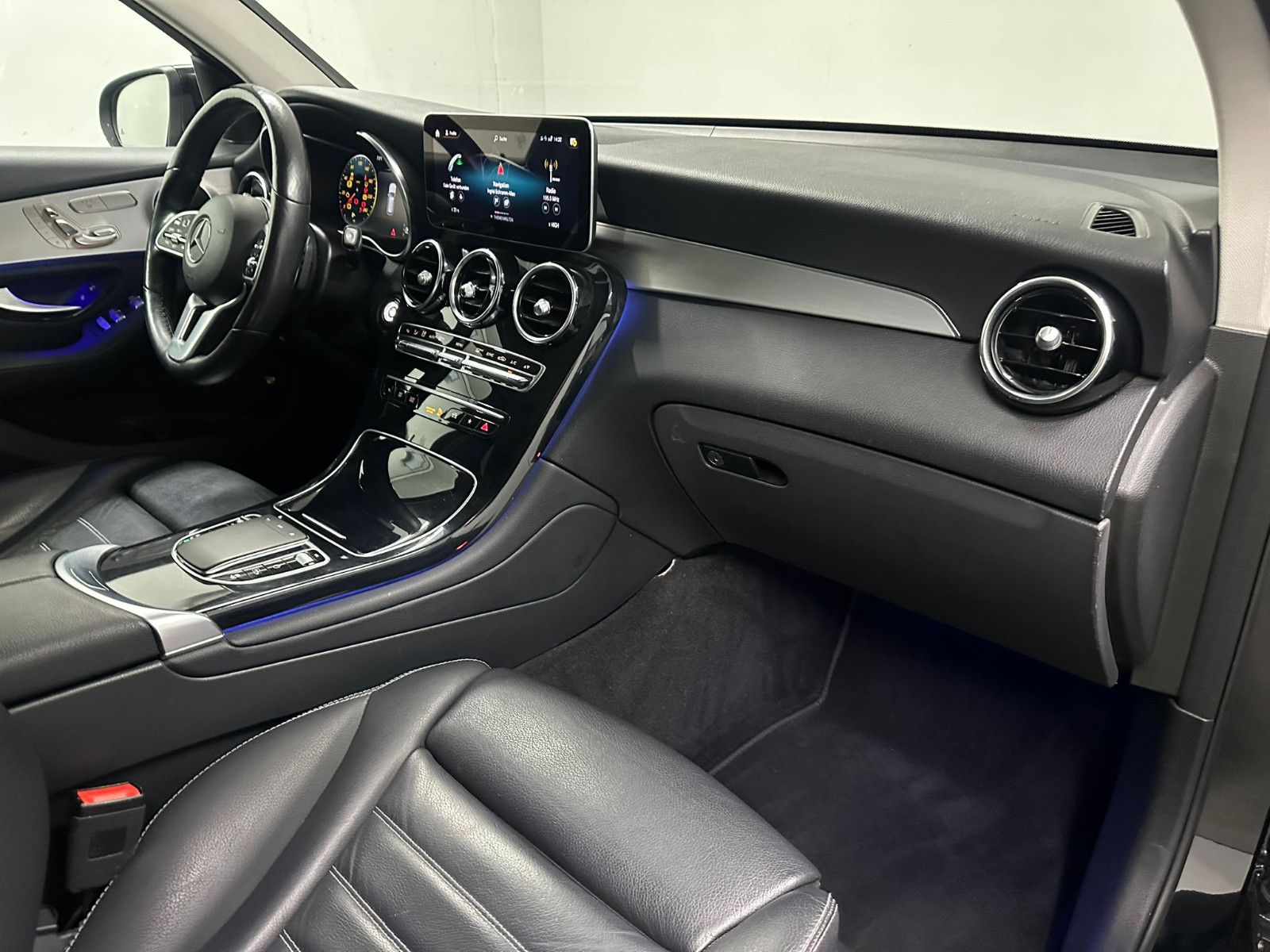 Fahrzeugabbildung Mercedes-Benz GLC 220 d 4MATIC Autom *DISTRO*AHK*360*NAVI*PANO