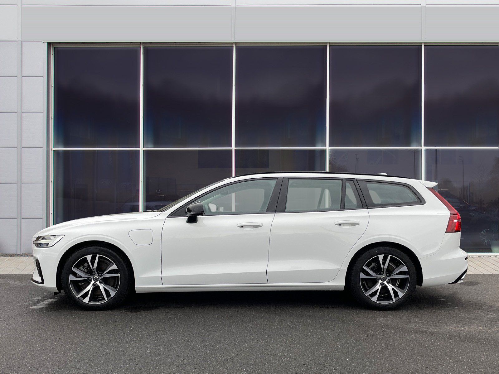 Fahrzeugabbildung Volvo V60 T6 AWD R-Design Expression #Plug-In Hybrid