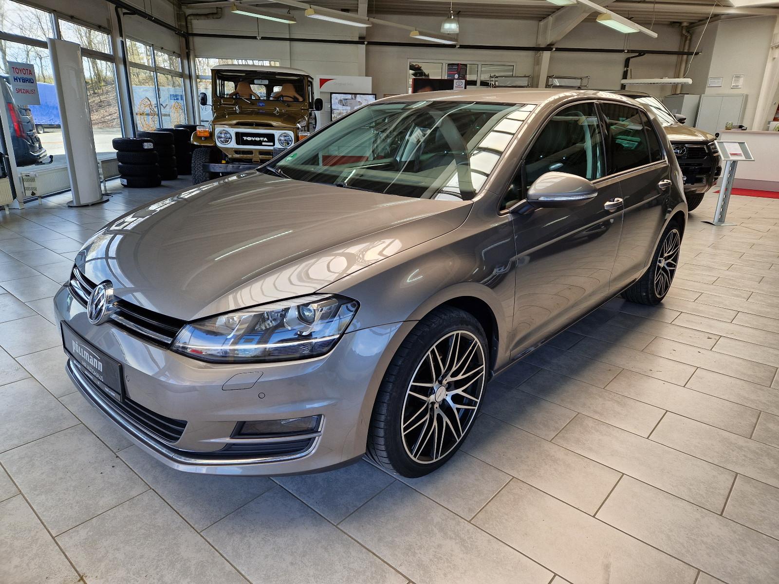 Volkswagen Golf VII Lim. Highline *Navi*SHZ*Xenon*