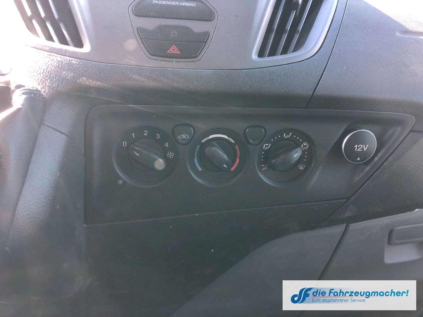 Fahrzeugabbildung Ford Transit Custom Kombi 300 L1 2.2 TDCi *2291