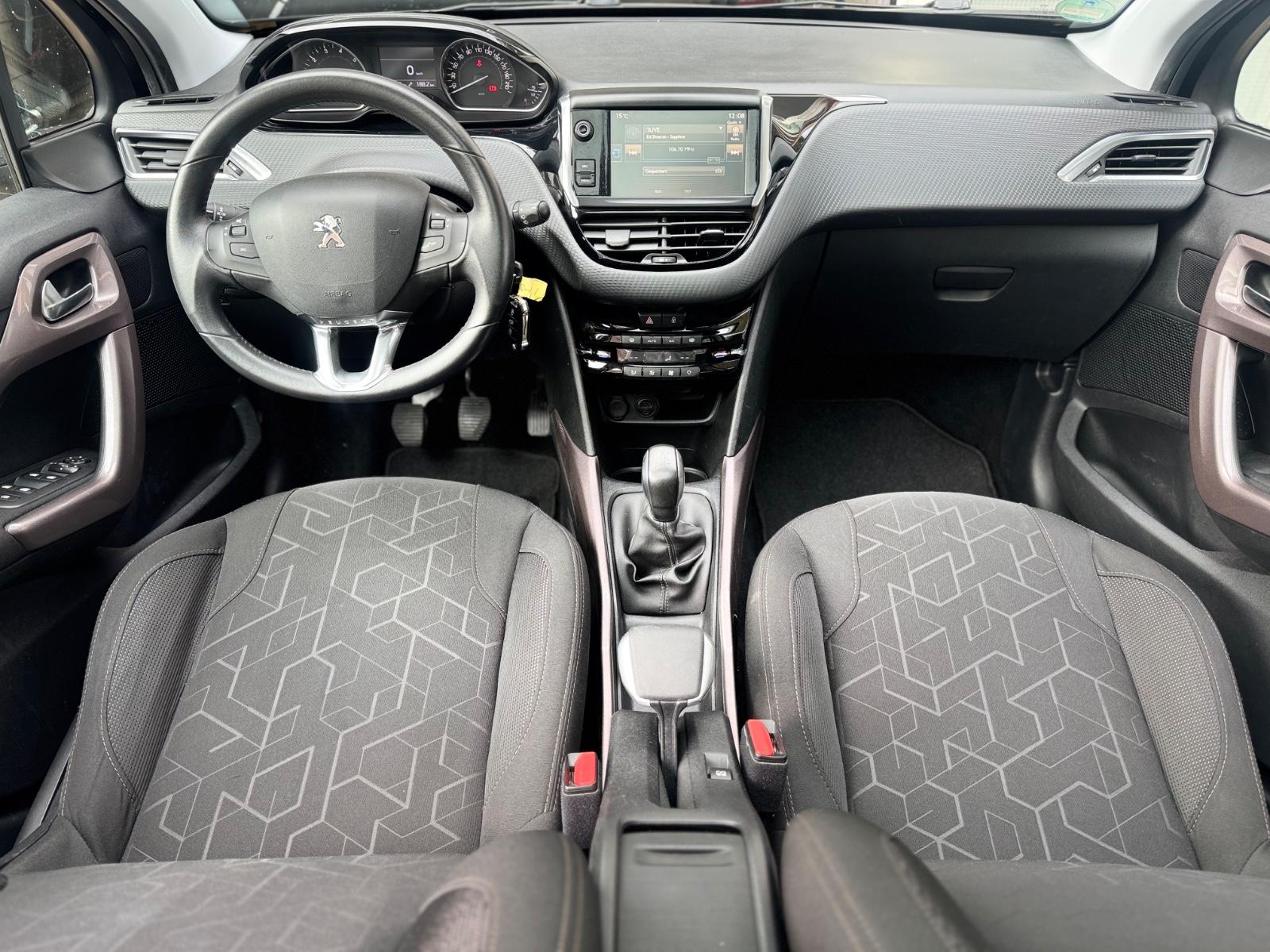Peugeot 2008 Style*2.HAND*NUR 87TKM*PANO*NAVI*TEMPO*PDC