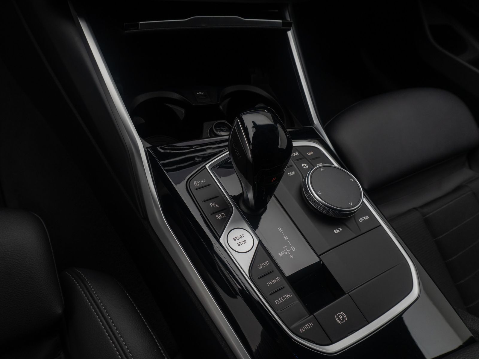 Fahrzeugabbildung BMW 330e Sport Line DAB Kamera Parkassistent Alarm