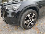 Mercedes-Benz GLC 300 e 4MATIC Autom. - - Mercedes-Benz GLC 300 mit Hybrid-Antrieb: Schwarz, Panorama-Dach