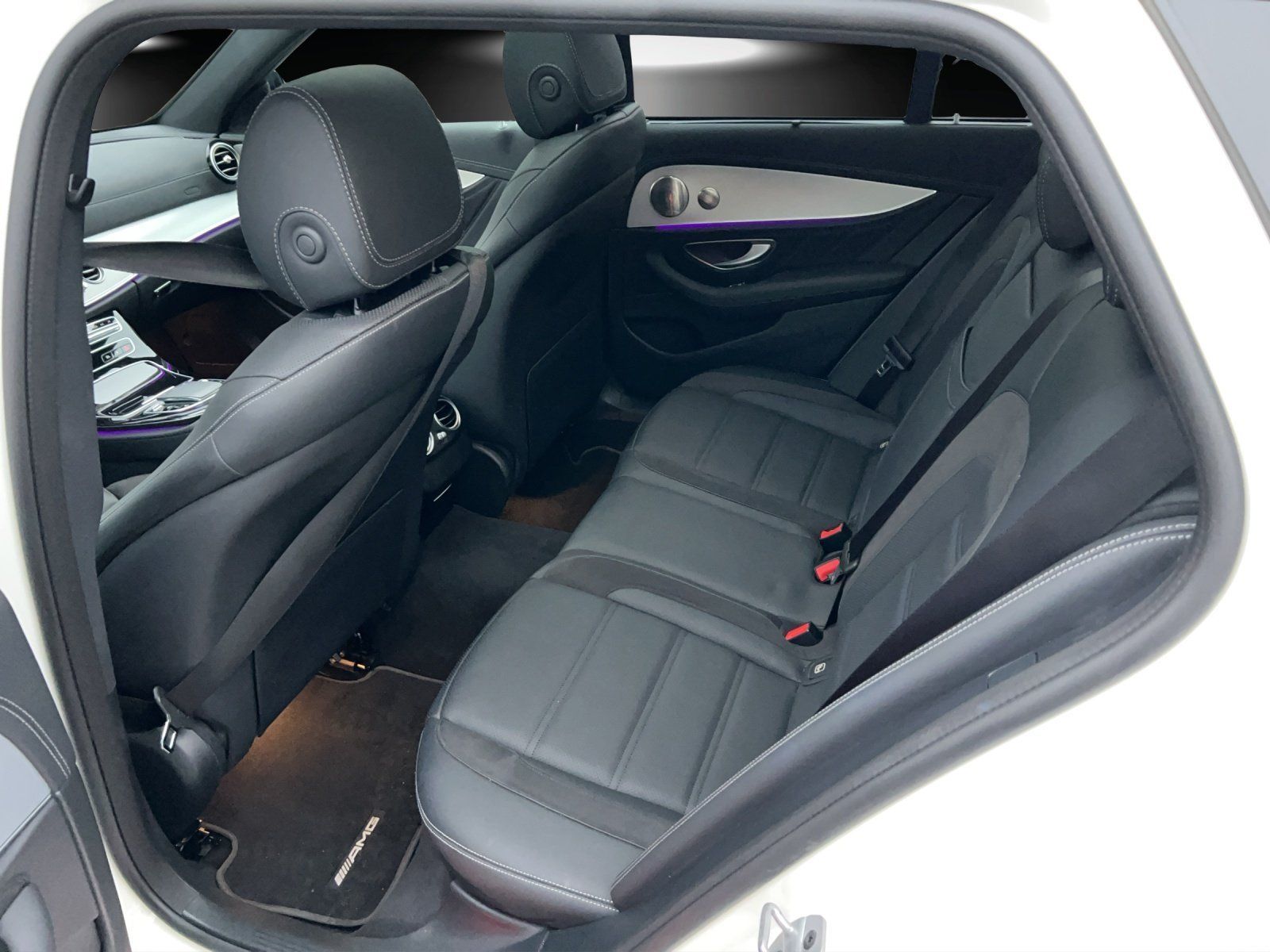 Fahrzeugabbildung Mercedes-Benz E 53 AMG T DISTRO Perf.AGA Driver's Standhz Pano
