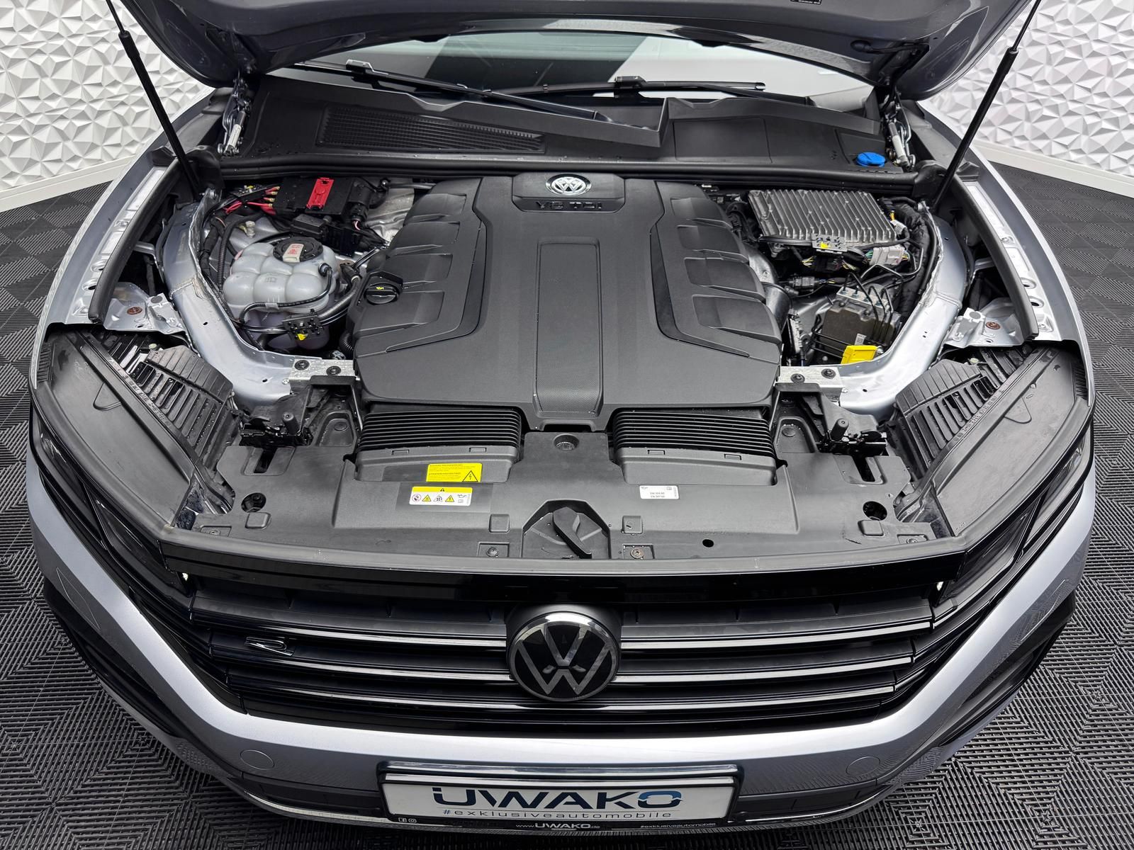Fahrzeugabbildung Volkswagen 4.0 TDI V8*R-LINE*STANDHZ*DYNAUDIO*LUFT*PANO*AHK