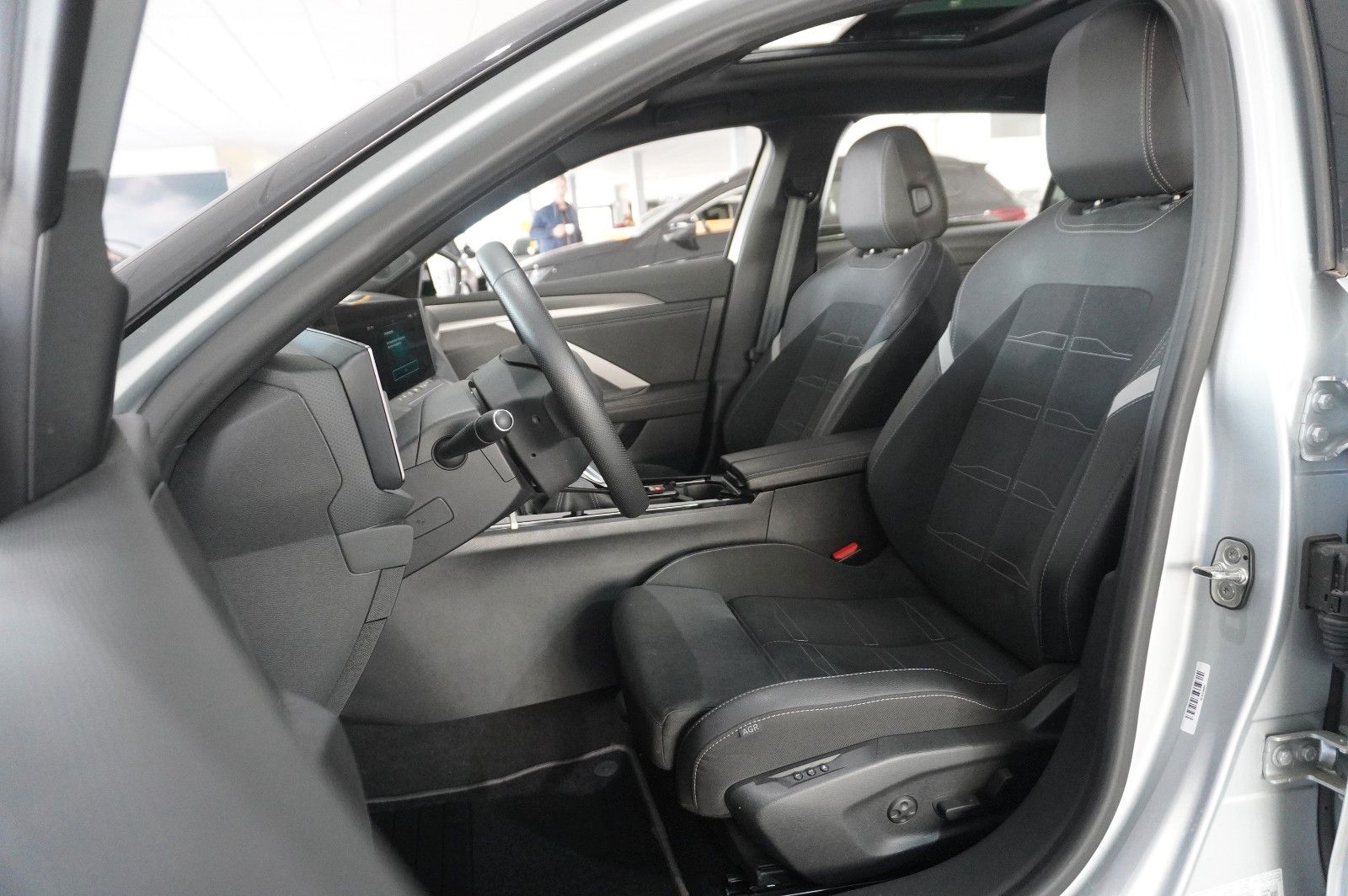 Fahrzeugabbildung Opel Astra L ST 1.2T GS SPORT NAVI/LED/360°/PANO/HUD