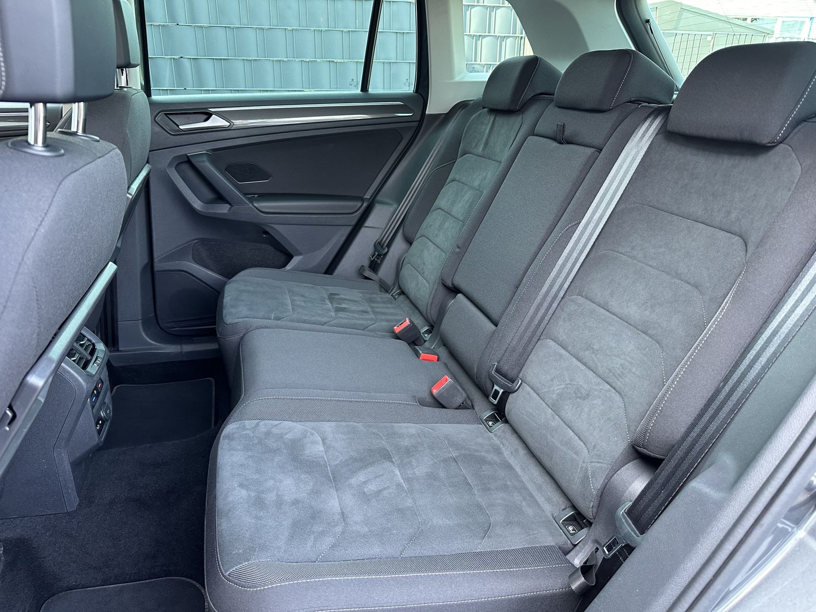 Fahrzeugabbildung Volkswagen Tiguan 2.0 TDI DSG HL NAV+LED+KAM+ACC+VCOCKPIT