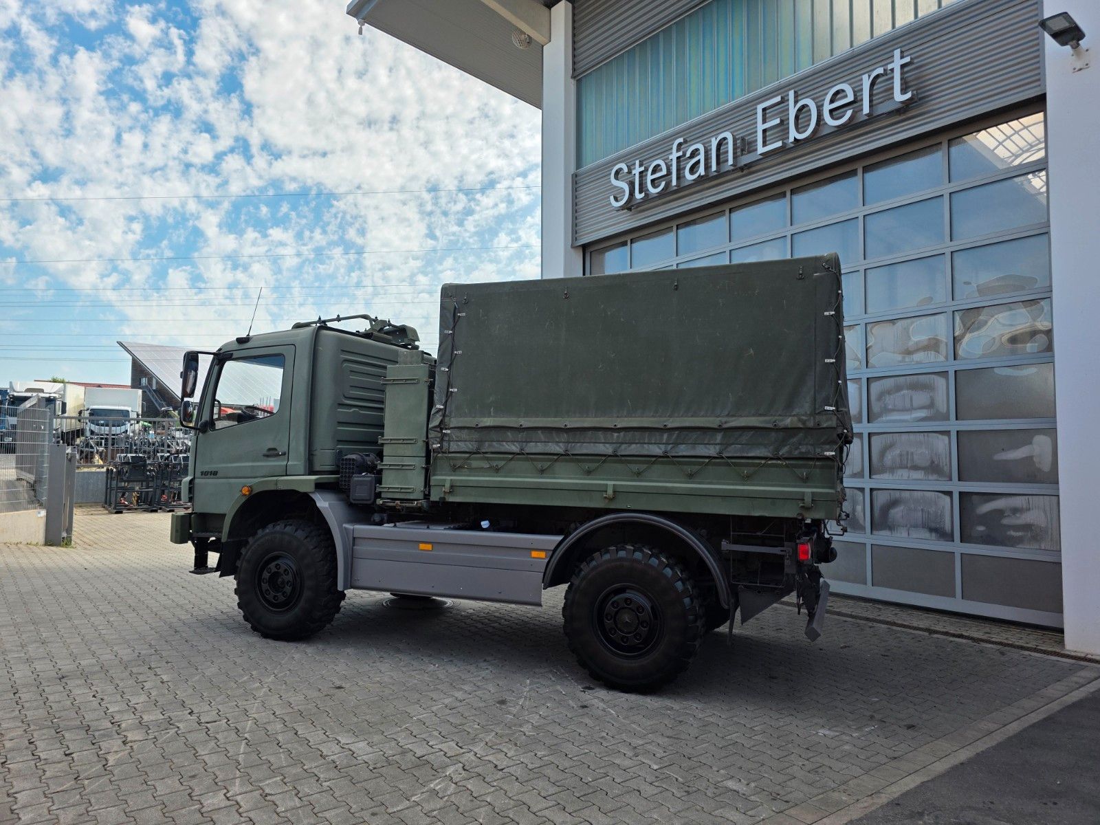 Fahrzeugabbildung Mercedes-Benz Atego 1018 A 4x4 Pritsche Plane mehrfach vorh.