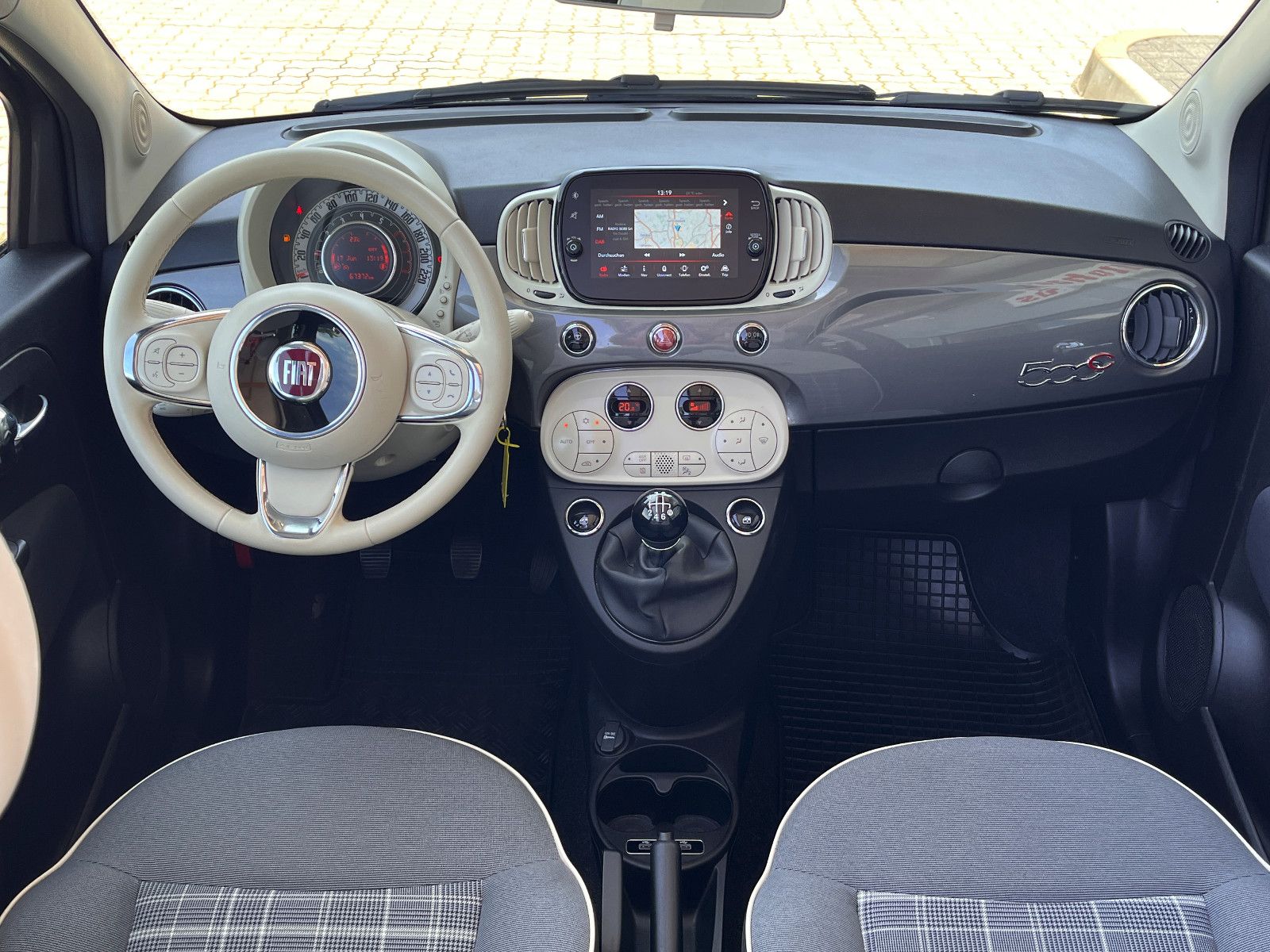 Fahrzeugabbildung Fiat 500C Lounge