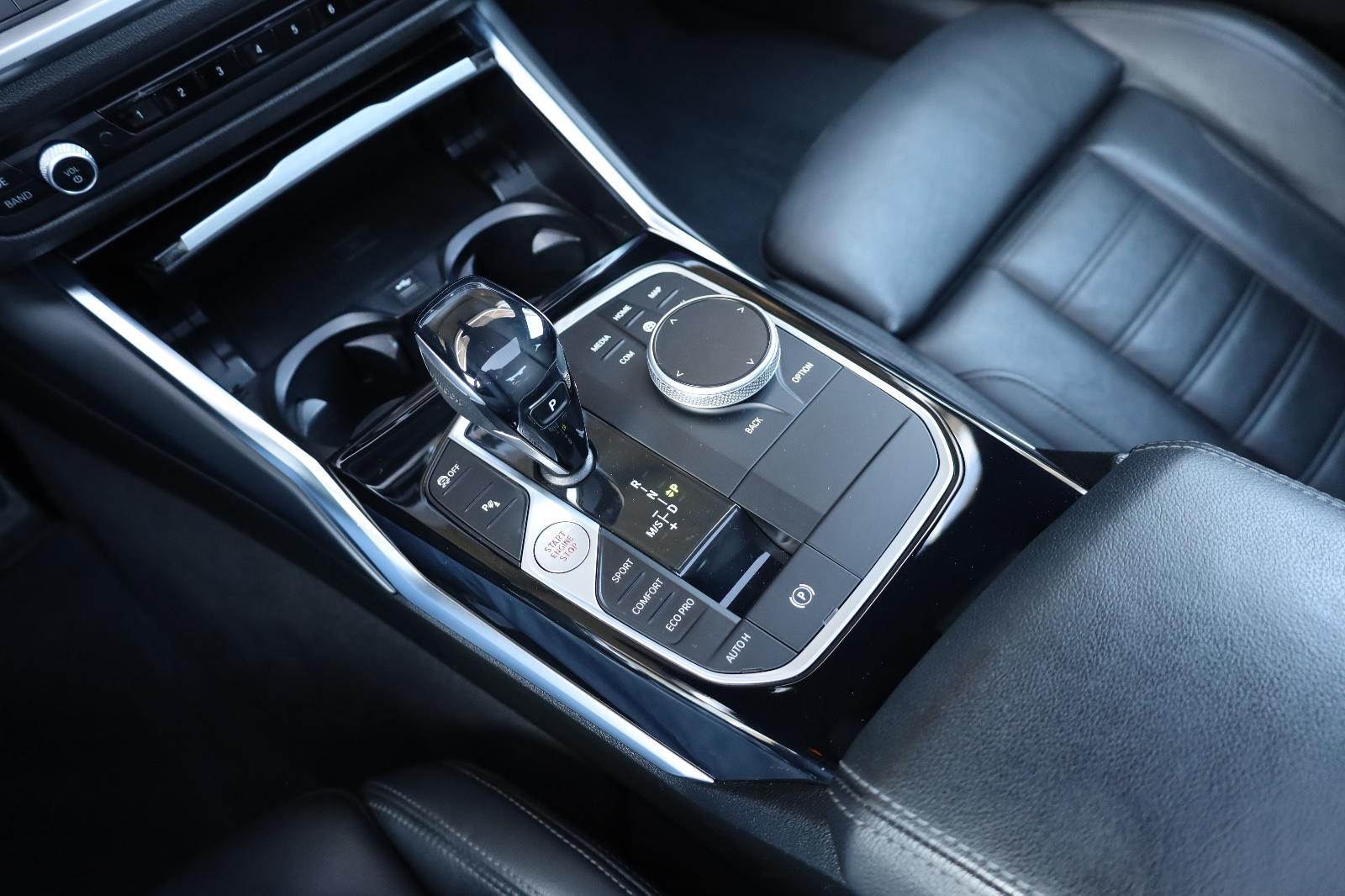 BMW M340i xDrive/M/KAMERA/HUD/SBD/SHZ/LHZ/APPLE/R19