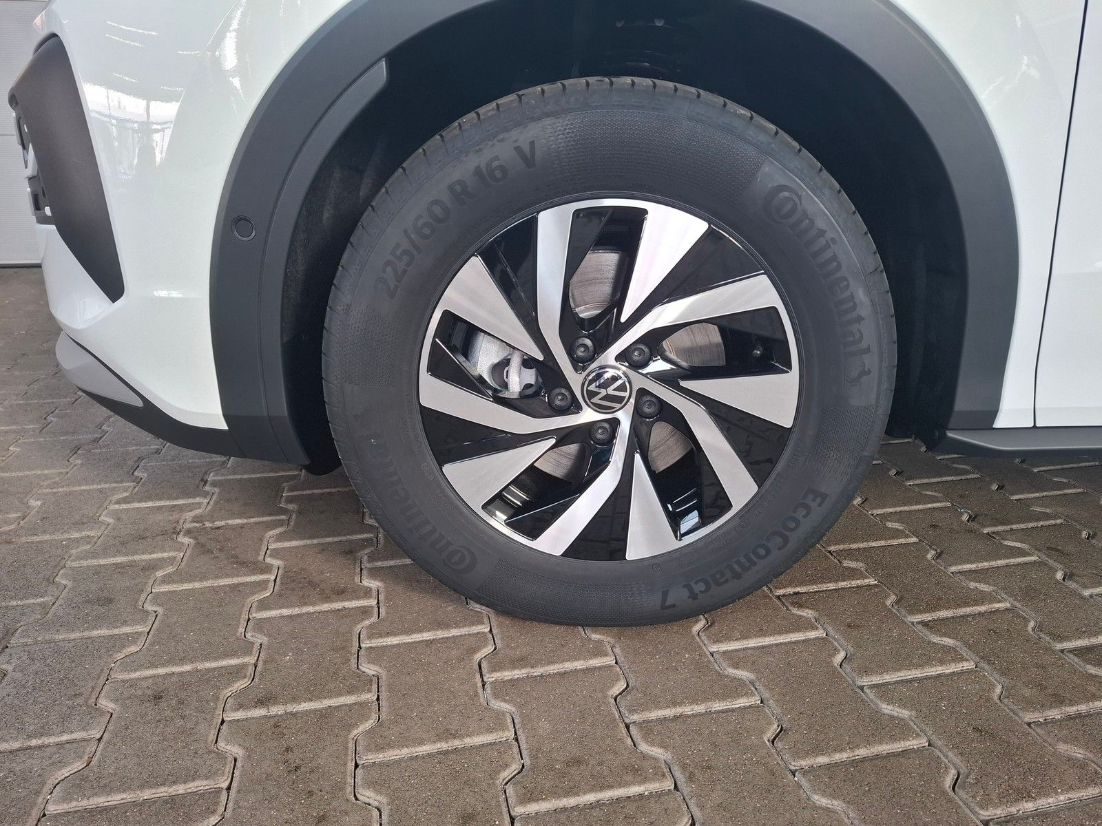 Fahrzeugabbildung Volkswagen T-Roc 1.5 eTSI DSG Trend + Light Assist+Garantie