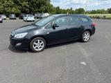 Opel Astra J Kombi Selection TÜV 08/26*Motor 1a - Opel Astra: Motor