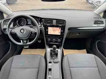 Volkswagen Golf Sound 1,0l TSI 110 PS 6-Gang