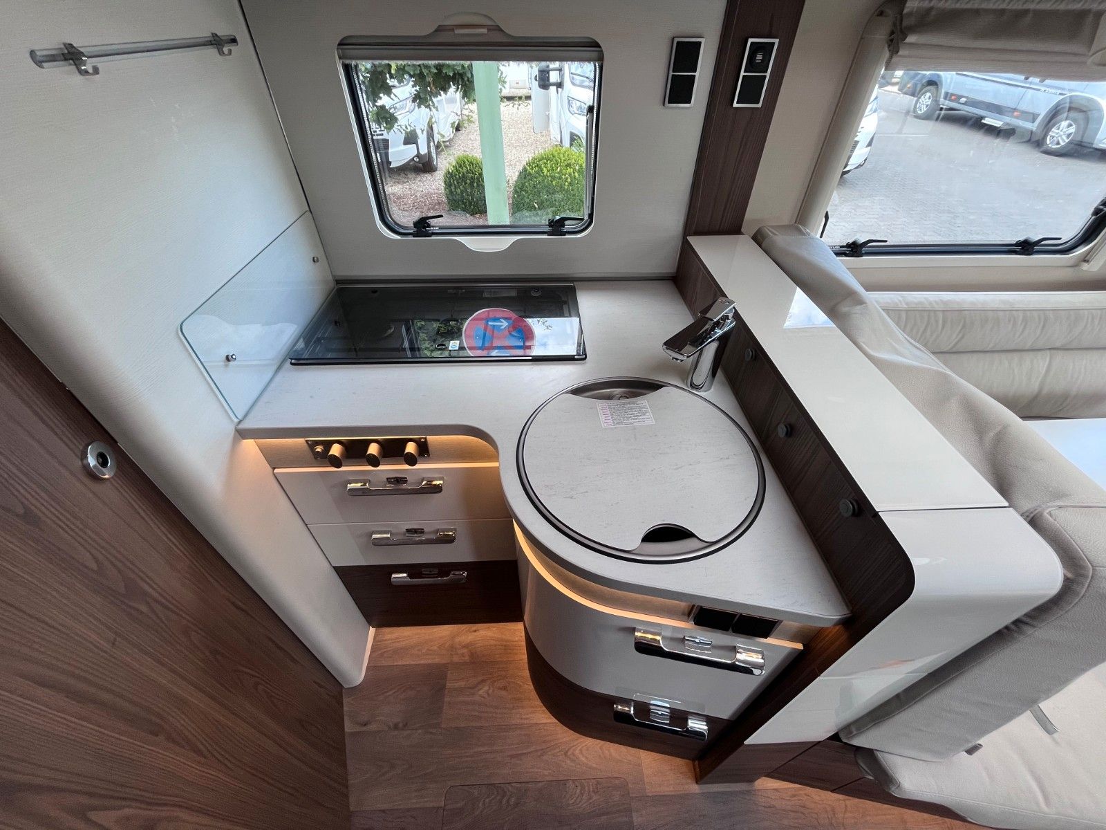 Fahrzeugabbildung HYMER / ERIBA / HYMERCAR HYMER B - KLASSE ML I 790 MASTERLINE