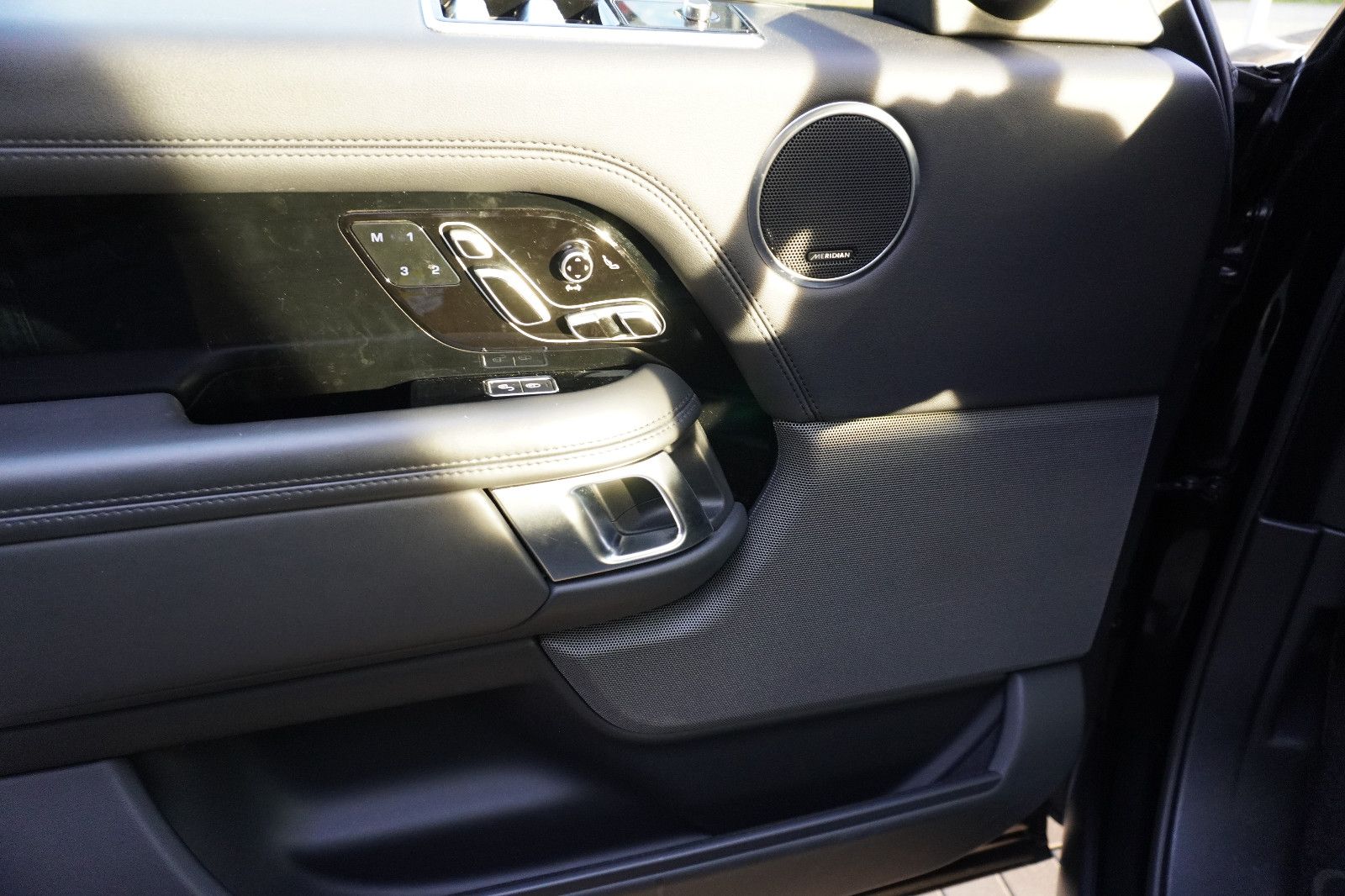 Fahrzeugabbildung Land Rover Range Rover Vogue