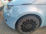 Fiat 500e La Prima/Himmelblau/el. Panodach - blaue Fiat 500e