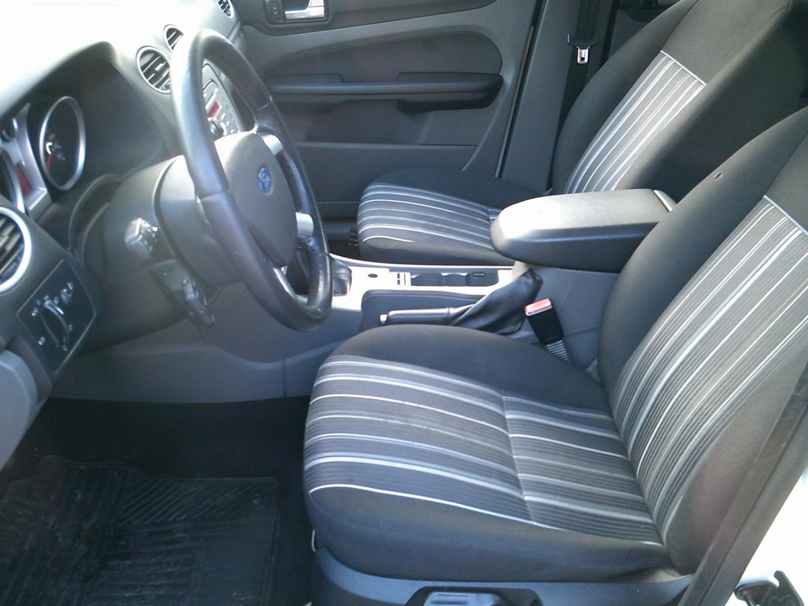 Ford Focus 2009 — photo 10