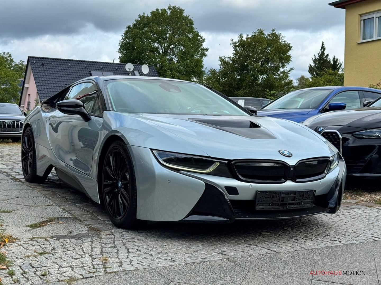 BMW i8 Coupe LED HUD SHZ LEDER KOLLISIONWARNER