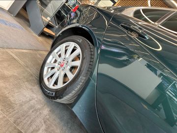 MYAUTOCENTER – Gebraucht- und Jahreswagen mit Werkstattservice in Pfaffenhofen Jaguar XE Pure *LED*Keyless*2-Zonen*Tempo*Navi*
