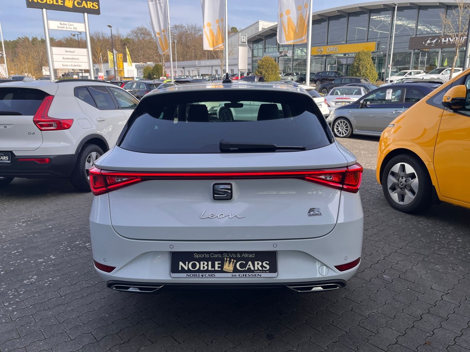 Fahrzeugabbildung SEAT Leon Sportstourer FR e-Hybrid LED NAVI ALU