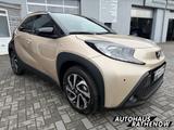 Toyota Aygo X Pulse DAB*SHZ*Spurhalteass.Tempomat*Klima - mit Benzin-Antrieb: Beige, Scheckheftgepflegt