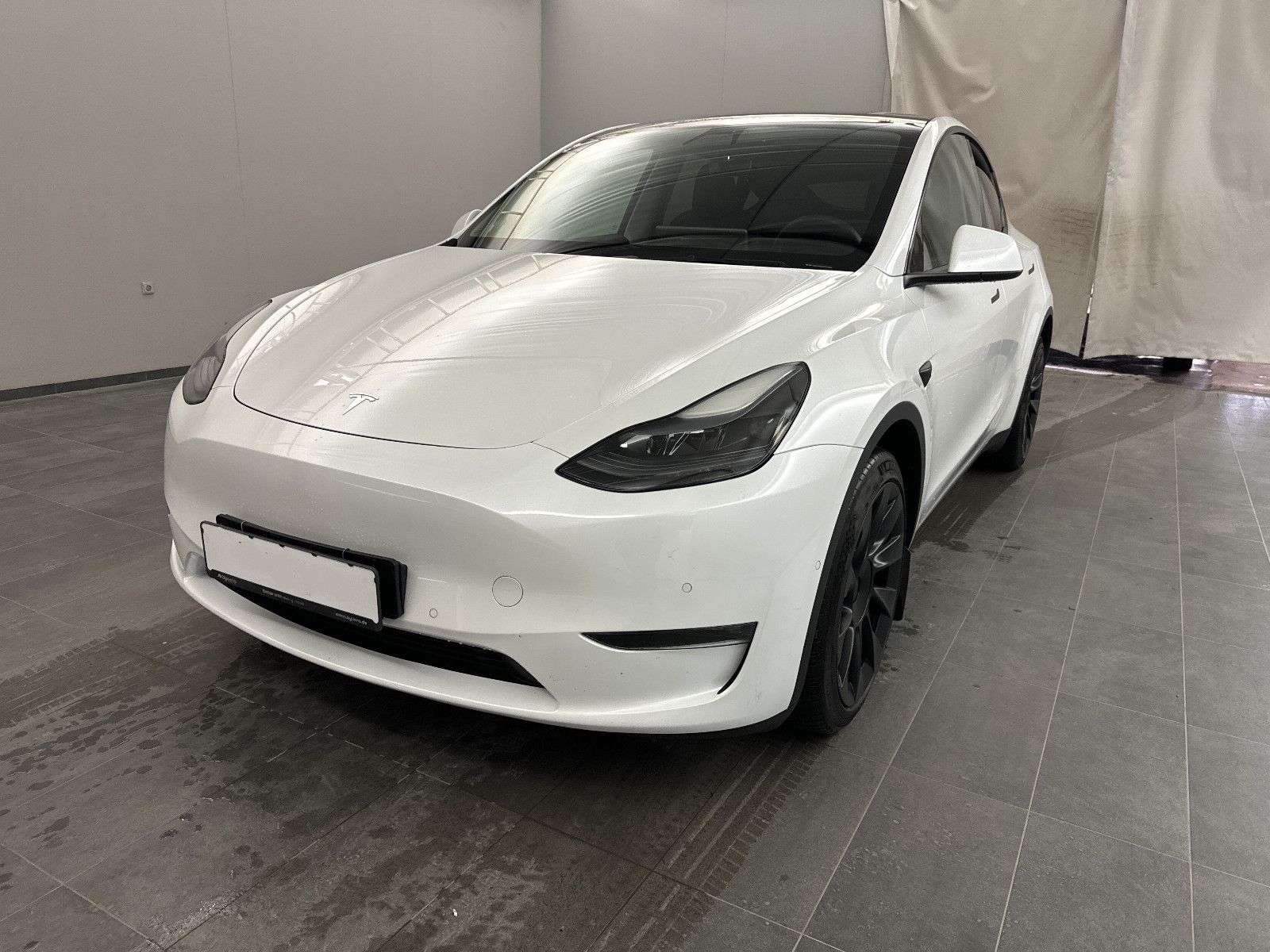 Tesla Model Y Long Range Dual AWD | 20" Zoll | 8-Fach