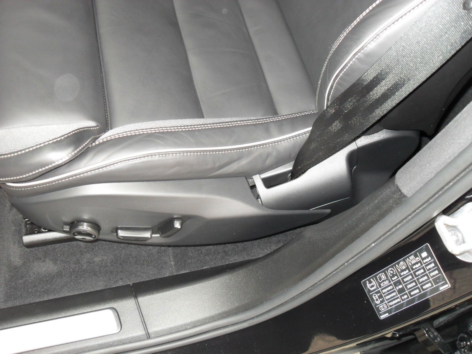 Fahrzeugabbildung Volvo XC 60 B5 Ultra Black Edition AWD |