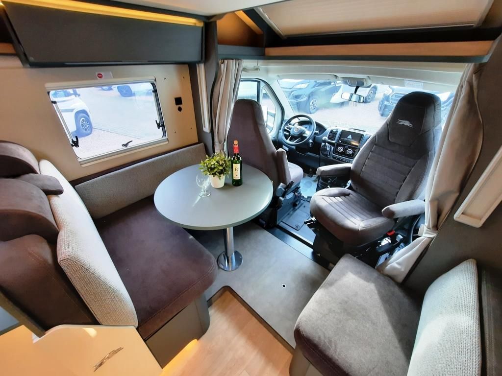 Fahrzeugabbildung Laika Kosmo L 409 Verfüg./Sparen Sie 19.106,- €