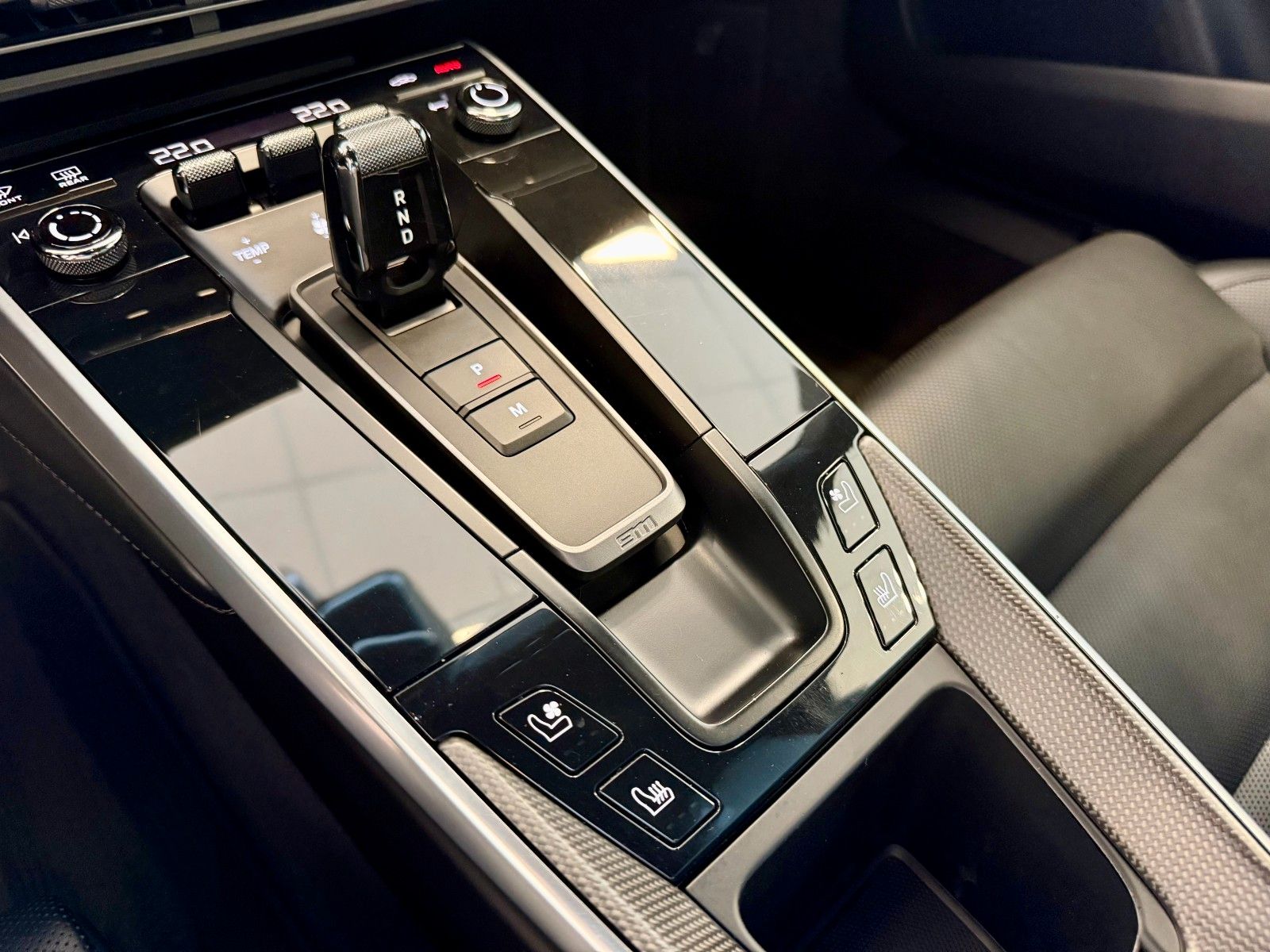 Fahrzeugabbildung Porsche 911 992 Carrera 4S SportDesign/ACC/SCP/APPROVED