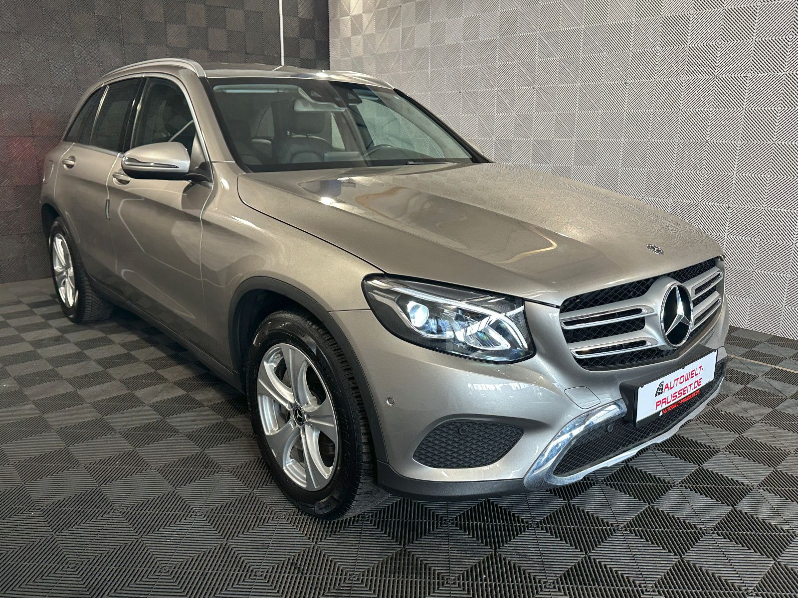 MERCEDES-BENZ GLC 220d 4Ma.*EXCLUSIVE*LED-TEMPO-SHZ-LEDER-PDC