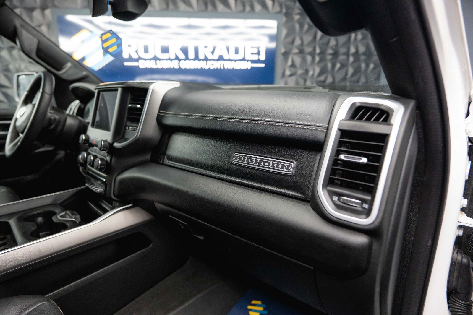 Fahrzeugabbildung Dodge RAM 5.7 V8 HEMI 4x4 OFFROAD Night-Paket *GEN 5*