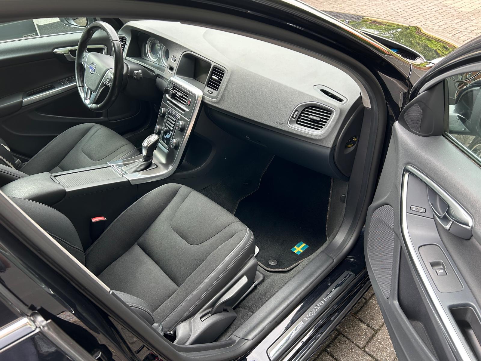 Volvo V60 2013 — photo 6