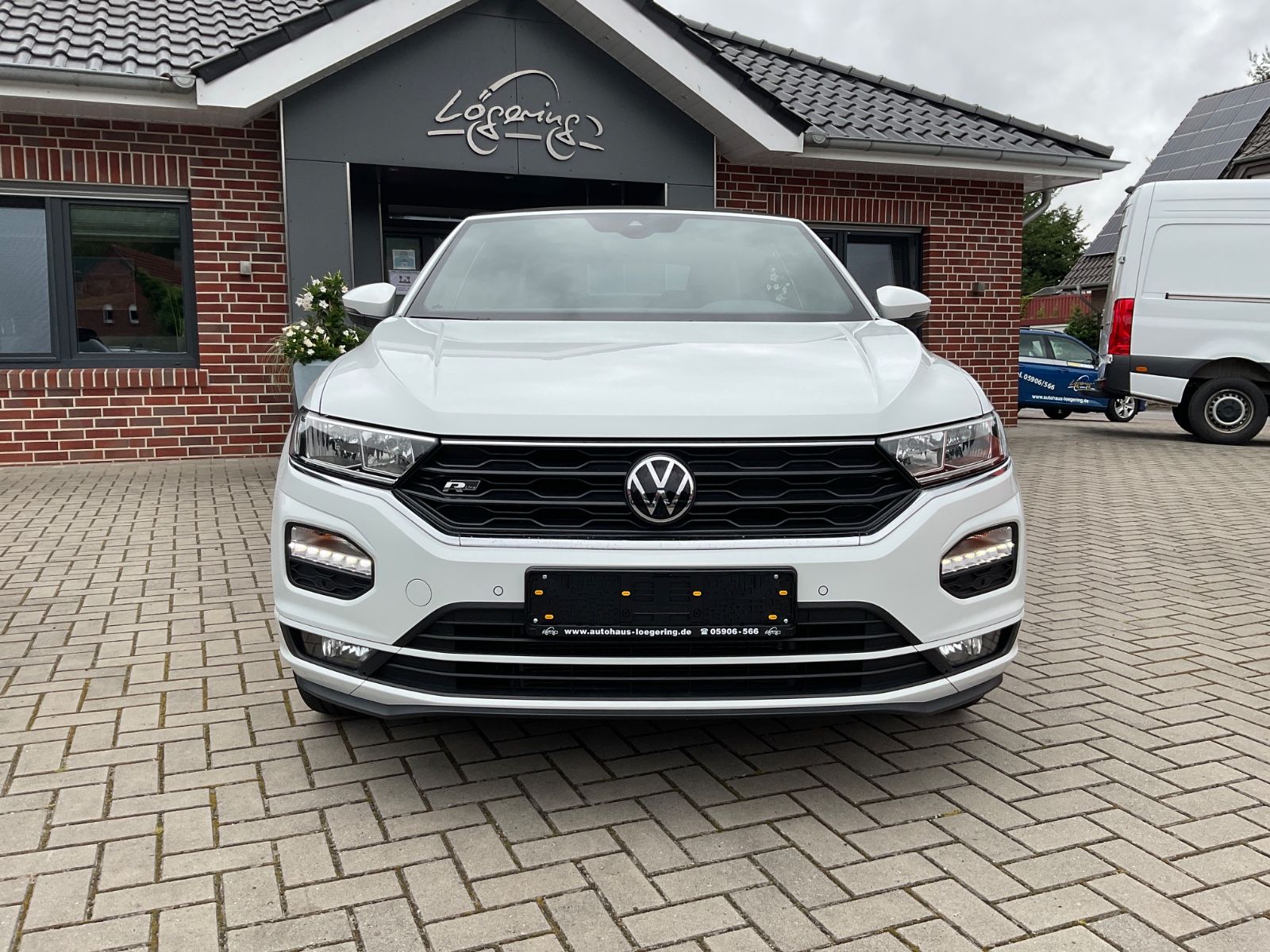 Fahrzeugabbildung Volkswagen T-Roc Cabriolet 1.5 TSI DSG R-Line,AHK,Kamera,AC