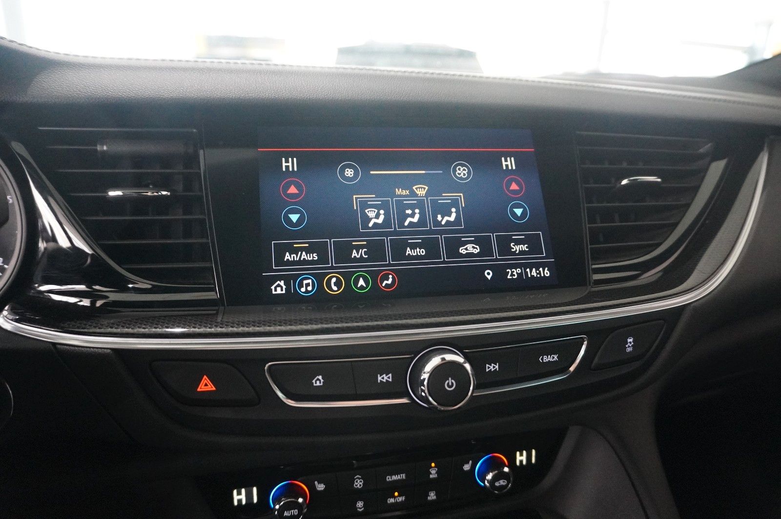 Fahrzeugabbildung Opel Insignia B ST 2.0D ELEGANCE 4X4 NAVI/HUD/BOSE/AH
