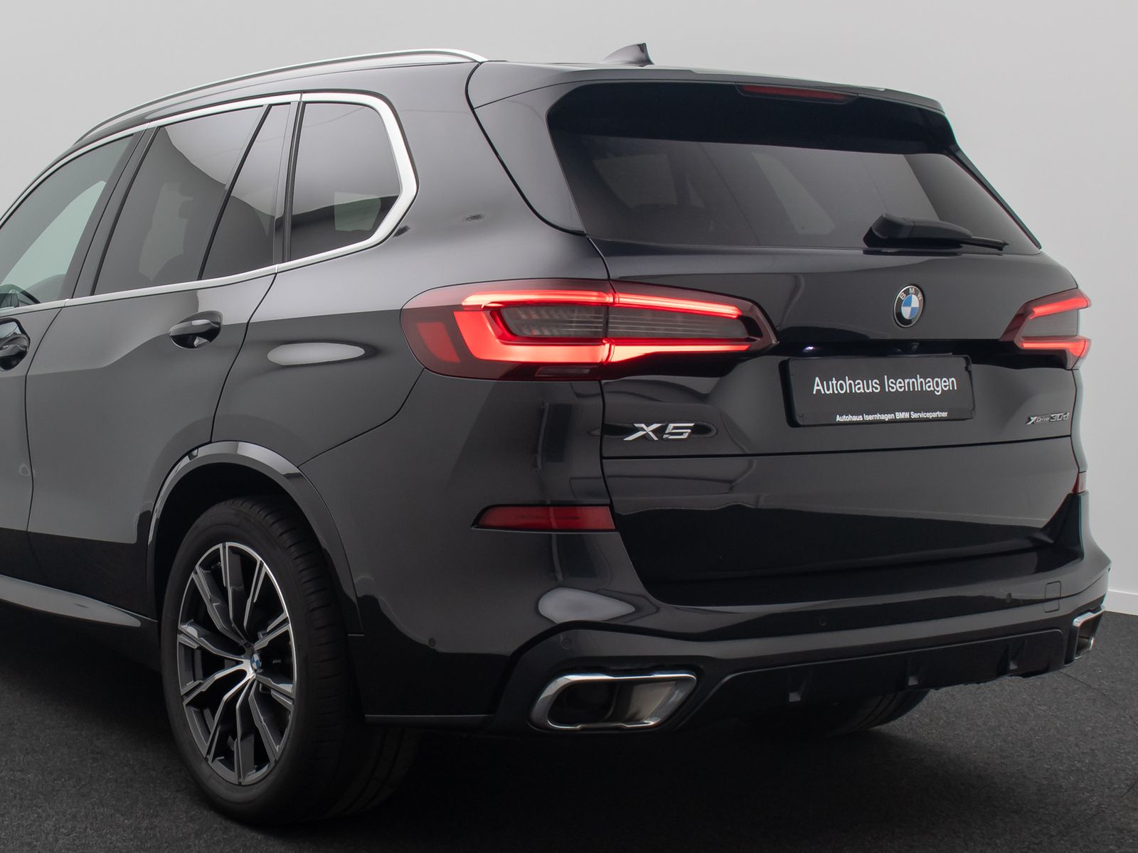 Fahrzeugabbildung BMW X5 xD30d M Sport 360° HUD DAB HiFi AHK Panorama