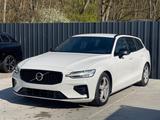Volvo V60 Kombi R Design B4*2.0*Diesel*197PS*AUT*KAM* - Volvo V60: Ps