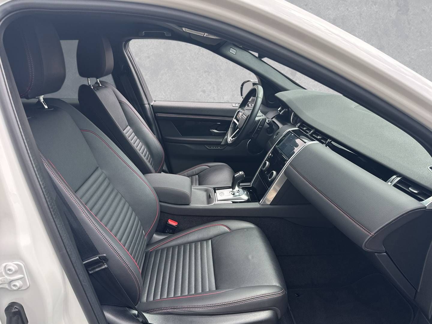 Land Rover Discovery Sport D165 R-Dynamic SE imagem 3