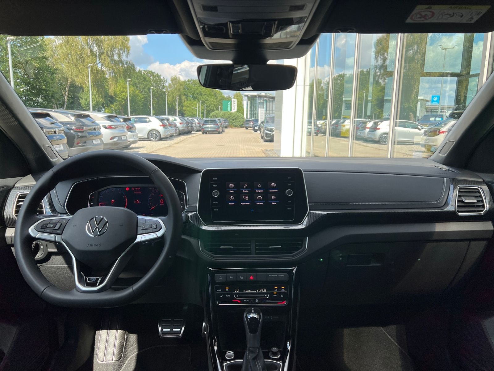 Fahrzeugabbildung Volkswagen T-Cross R-Line 1.5 TSI DSG *AHK, IQ.LIGHT, ACC,