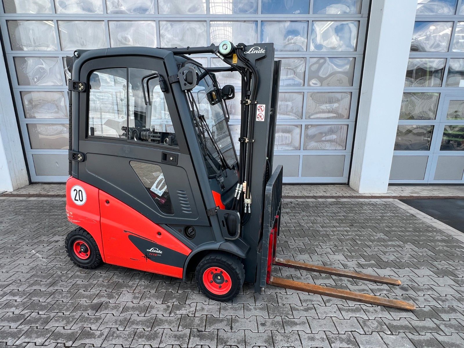 Fahrzeugabbildung Linde H14D-01 / HH 4,6m / 2.252h / Diesel / SS / Waage