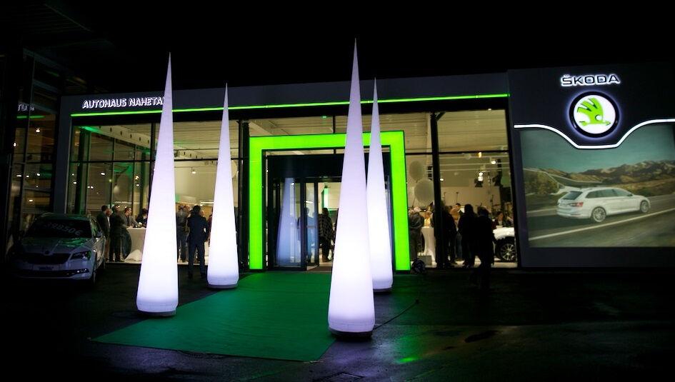 showroom-image-top