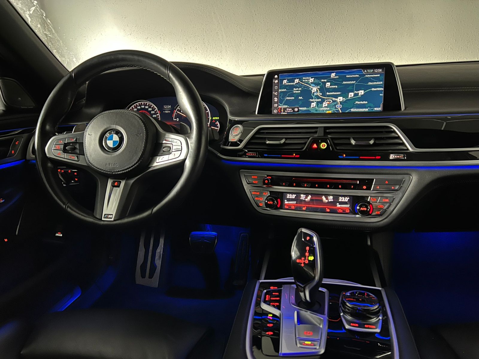 Fahrzeugabbildung BMW 750 d xDrive M SPORT/LASER/EXECUTIVE PRO/FROZEN