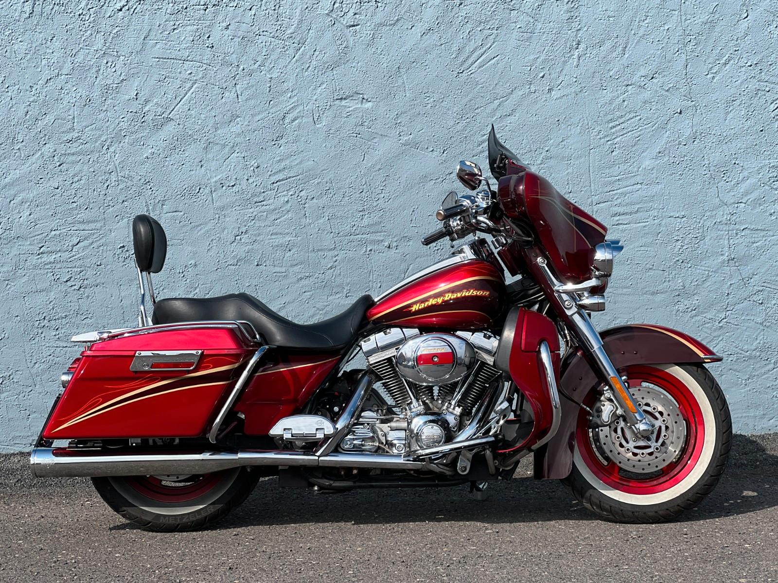 Harley-Davidson E-GLIDE CLASSIC CVO FLHTCSE2 5HD1