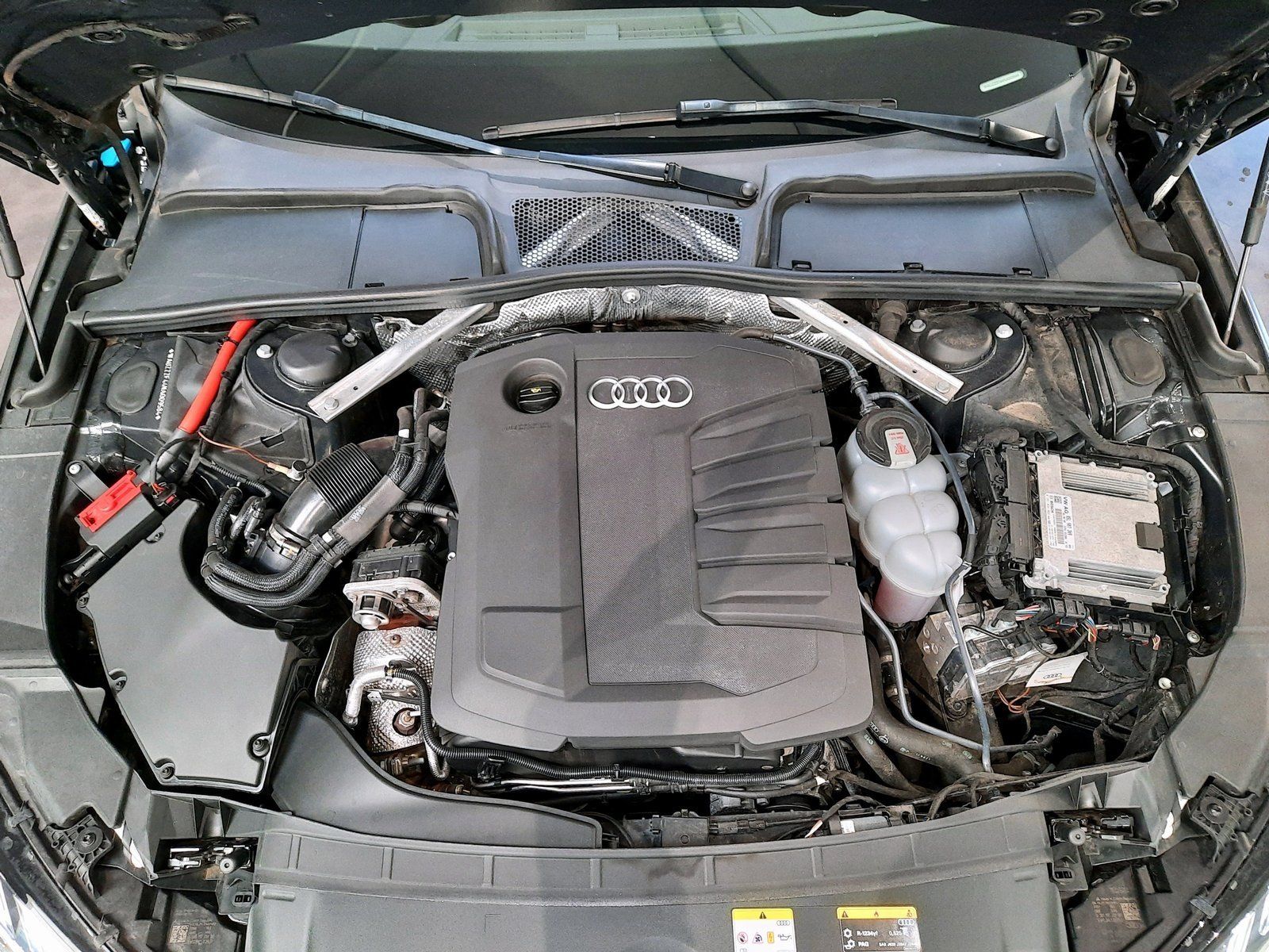 Fahrzeugabbildung Audi A4 Avant 30 TDI advanced S-tronic *AHK*LED*Navi*