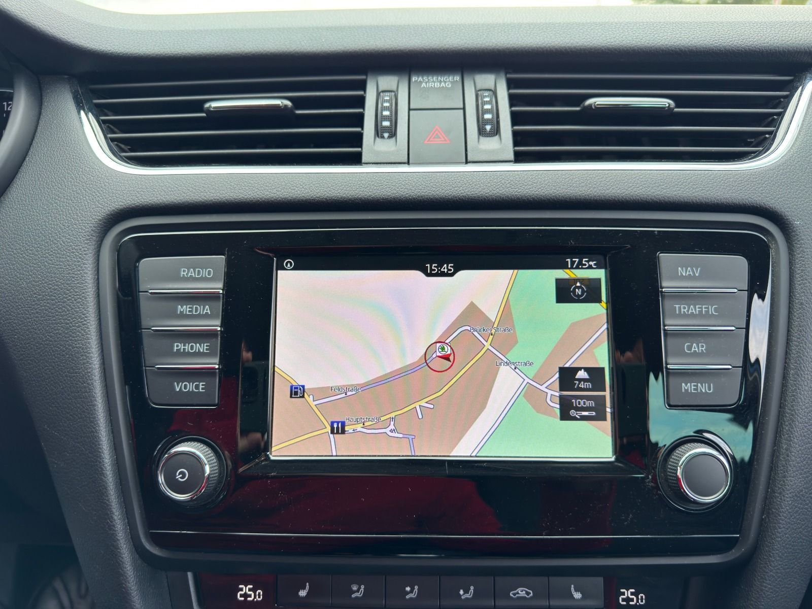 Fahrzeugabbildung SKODA Octavia Combi 2.0 TDI 150PS DSG*AHK*PDC*SmartLin